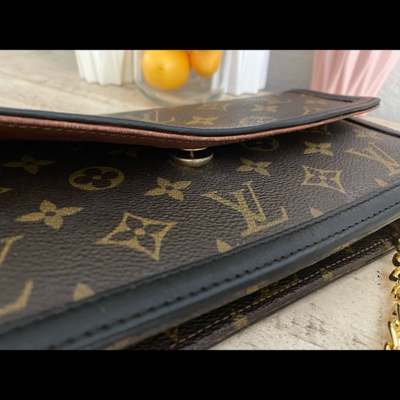 SOLD Auth Louis Vuitton Crossbody - Picture 10 of 12